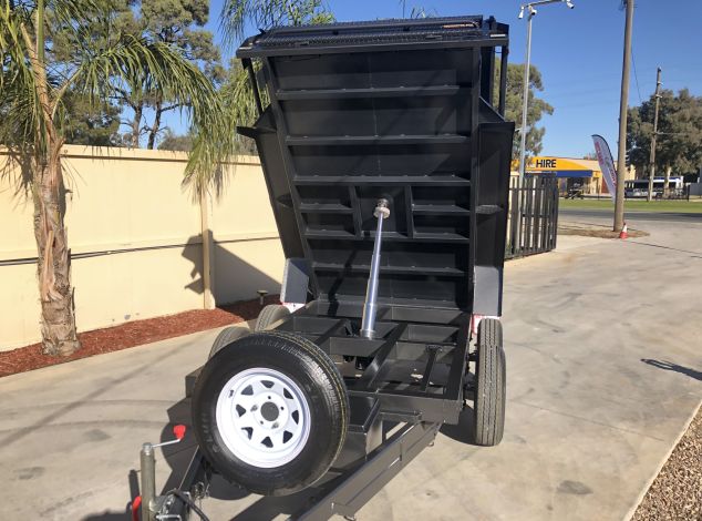 8×5 Deluxe Heavy Duty Tandem Hydraulic Tipper Trailer for Sale – Brisbane <br><br><span class="aussie-build">Australian Made Trailer</span>