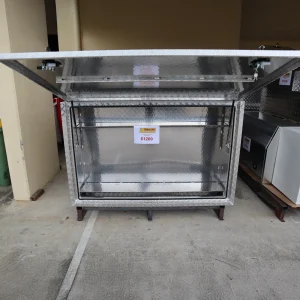 aluminium checkerplate side toolbox 1